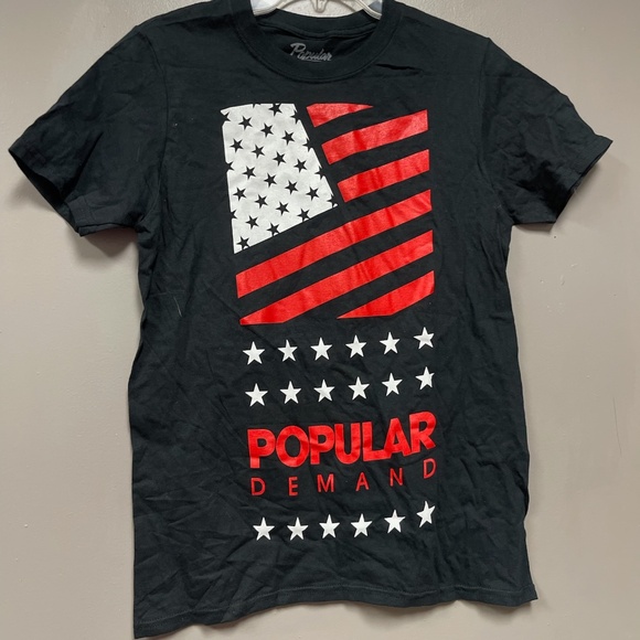 Popular Demand Black Short Sleeve T-Shirt with a flag and stars Small NWOT - Picture 1 of 2